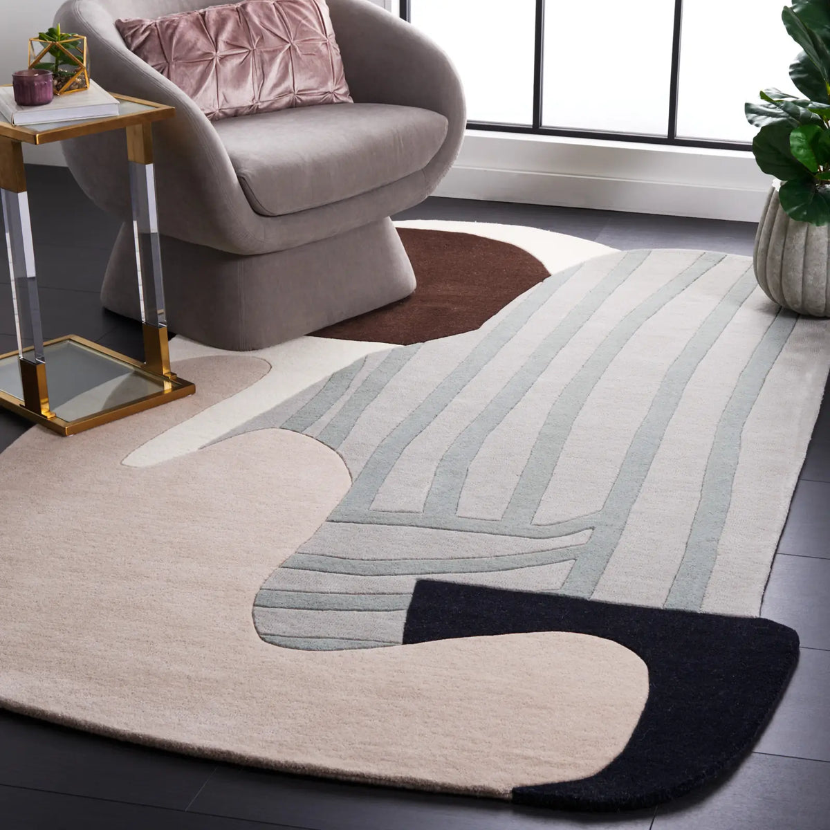 Safavieh Fifth Avenue 5'-0" x 8'-0" Rug in Ivory / Brown