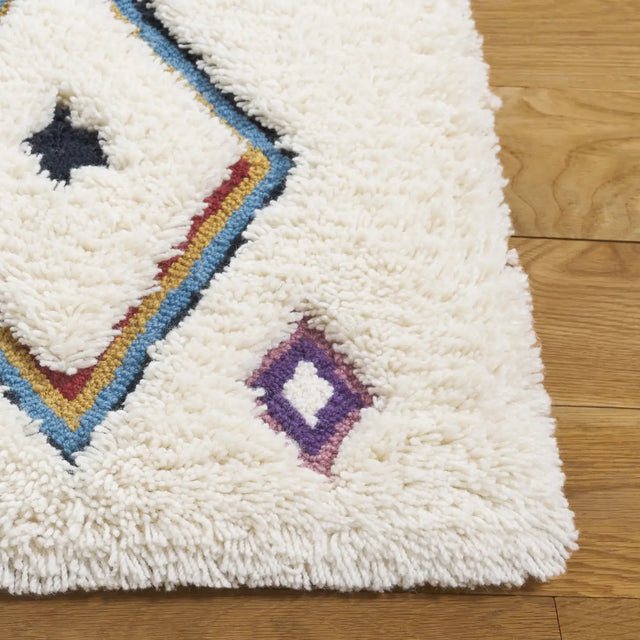 Safavieh Casablanca 4'-0" x 6'-0" Rug in Ivory / Blue