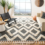 Safavieh Kenya 6'-0" x 9'-0" Rug in Black / Ivory