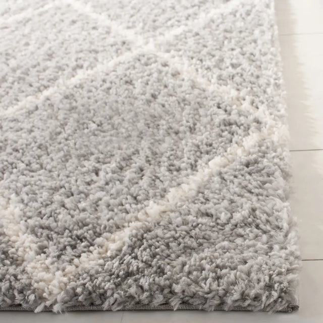 Safavieh Parma Shag 5'-3" x 7'-6" Rug in Grey / Cream