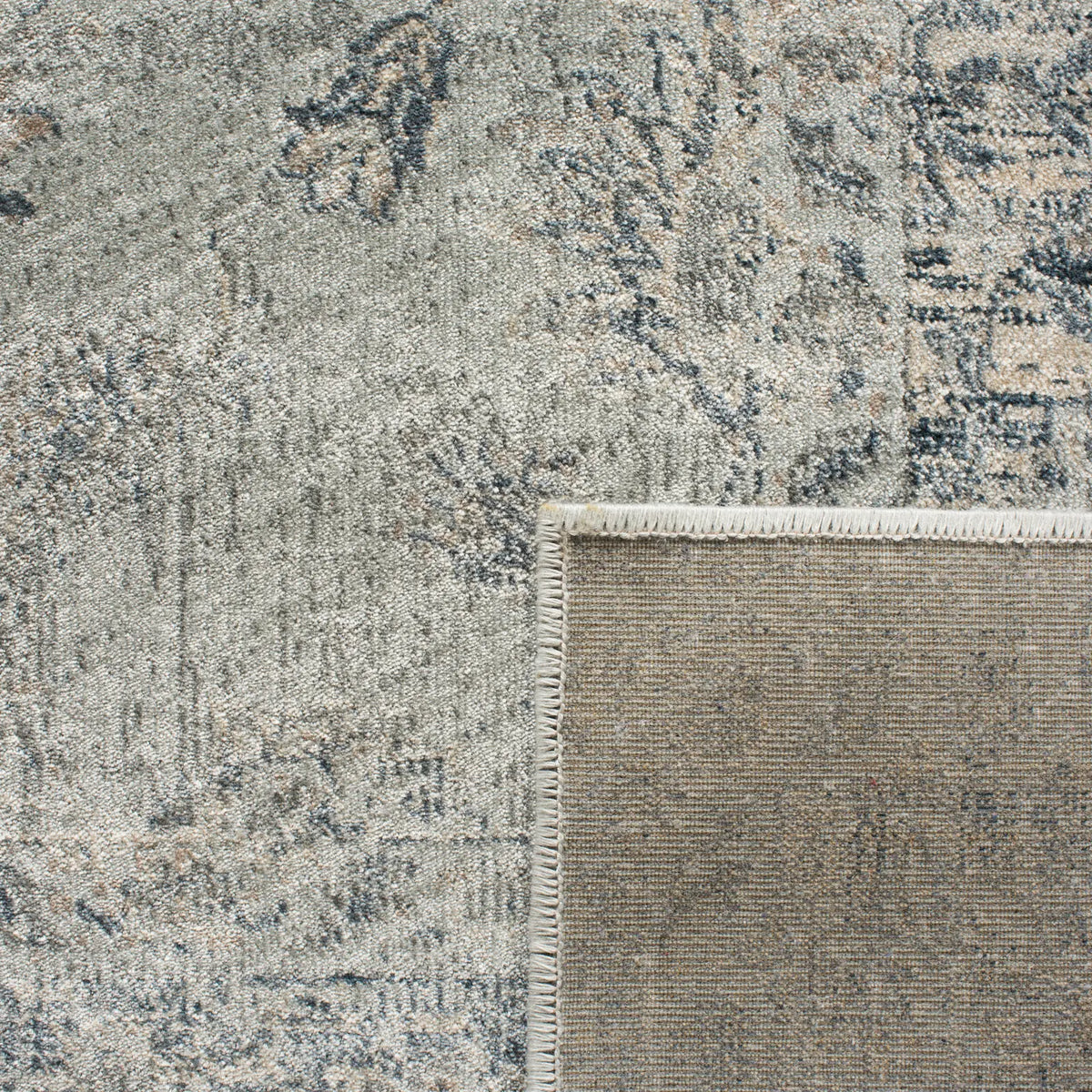 Safavieh Vintage 4'-0" x 5'-7" Rug in Light Blue