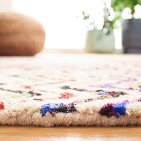 Safavieh Nantucket 5'-0" x 8'-0" Rug in Beige / Brown