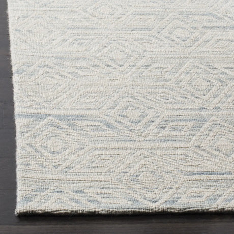 Safavieh Marbella 4'-0" x 6'-0" Rug in Light Blue / Ivory