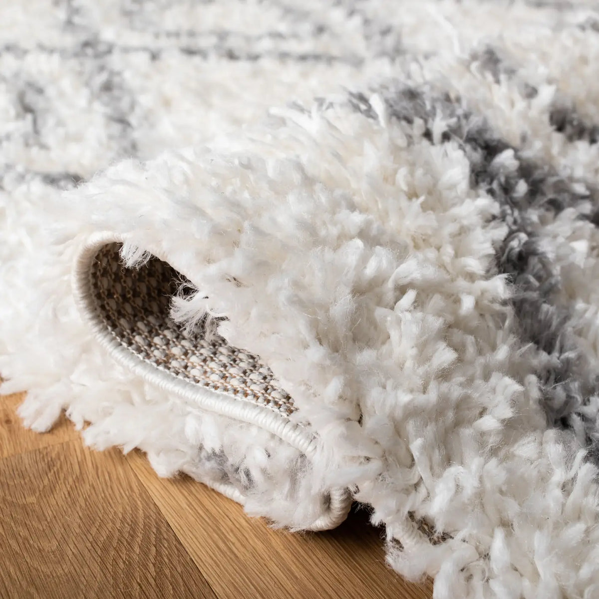 Safavieh Moroccan Tassel Shag 5'-3" x 7'-6" Rug in Ivory / Light Grey