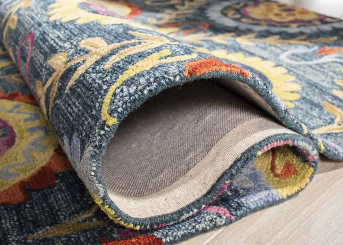 Safavieh Suzani 5'-0" x 8'-0" Rug in Blue / Multi