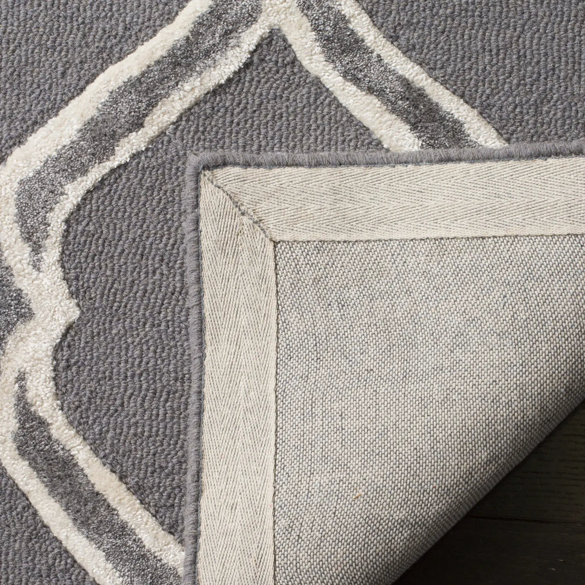 Safavieh Manchester 5'-0" x 8'-0" Rug in Dark Grey / Ivory