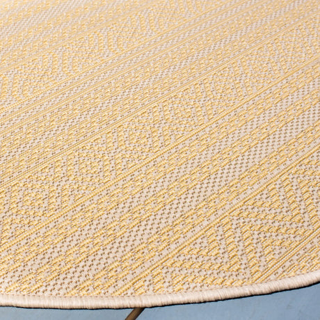 Safavieh Courtyard 6'-7" x 6'-7" Rug in Beige / Gold