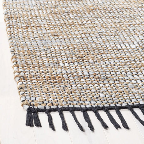Safavieh Vintage Leather 4'-0" x 6'-0" Rug in Silver