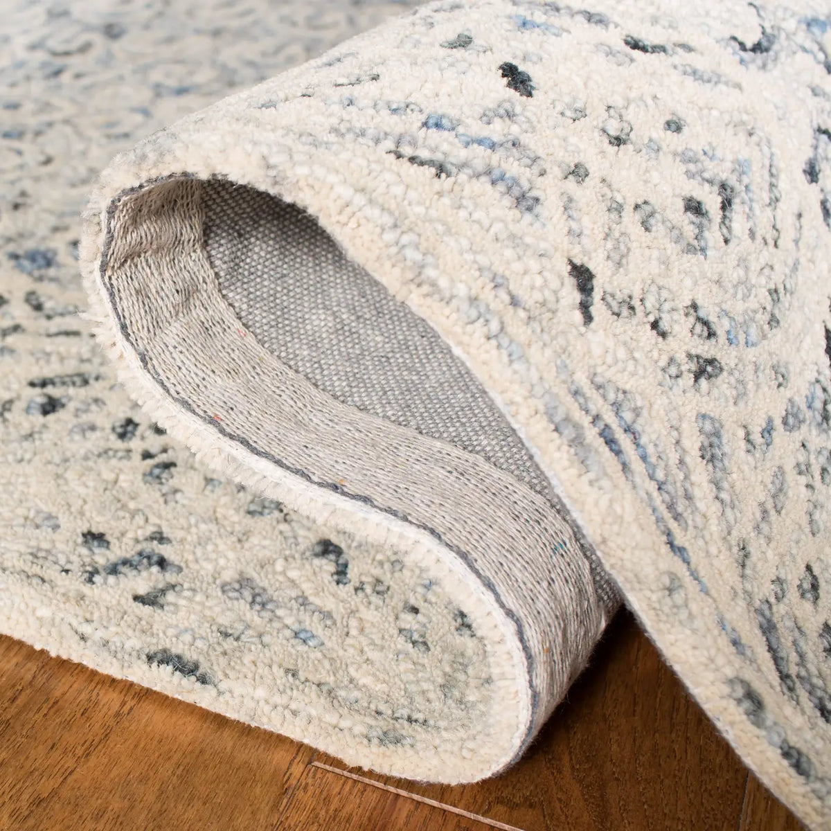 Safavieh Micro-Loop 4'-0" x 6'-0" Rug in Charcoal