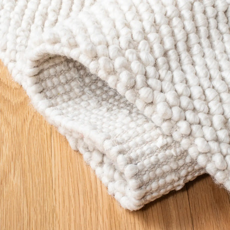 Safavieh Natura 4'-0" x 6'-0" Rug in Ivory