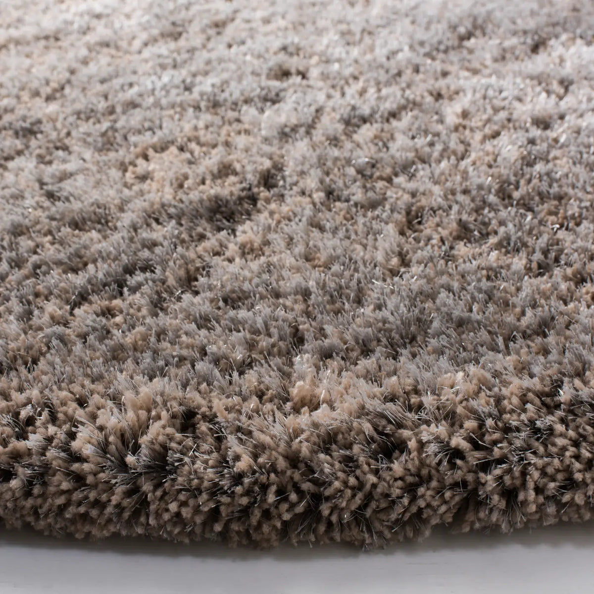 Safavieh Sg-Sbs-South Beach Shag 6'-0" x 6'-0" Rug in Silver