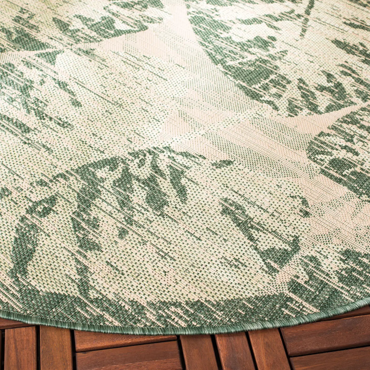 Safavieh Courtyard 6'-7" x 6'-7" Rug in Beige / Green