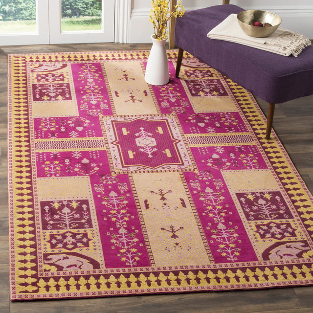 Safavieh Classic Vintage 4'-0" x 6'-0" Rug in Fuchsia / Gold