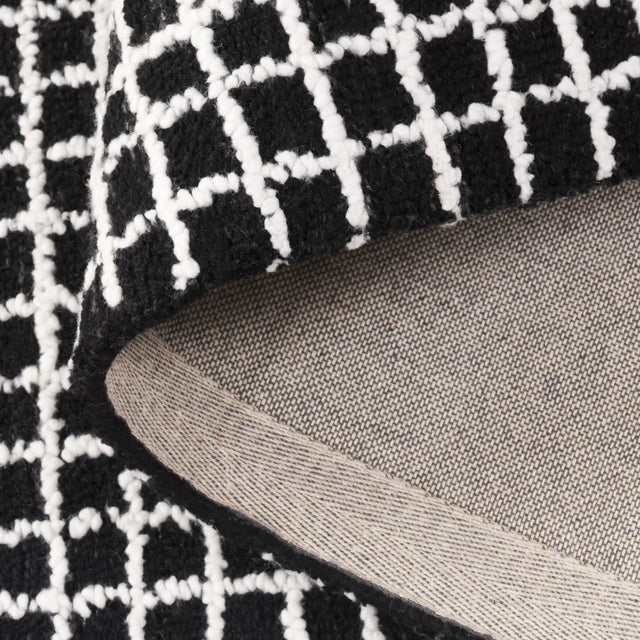 Safavieh Abstract 4'-0" x 6'-0" Rug in Ivory / Black