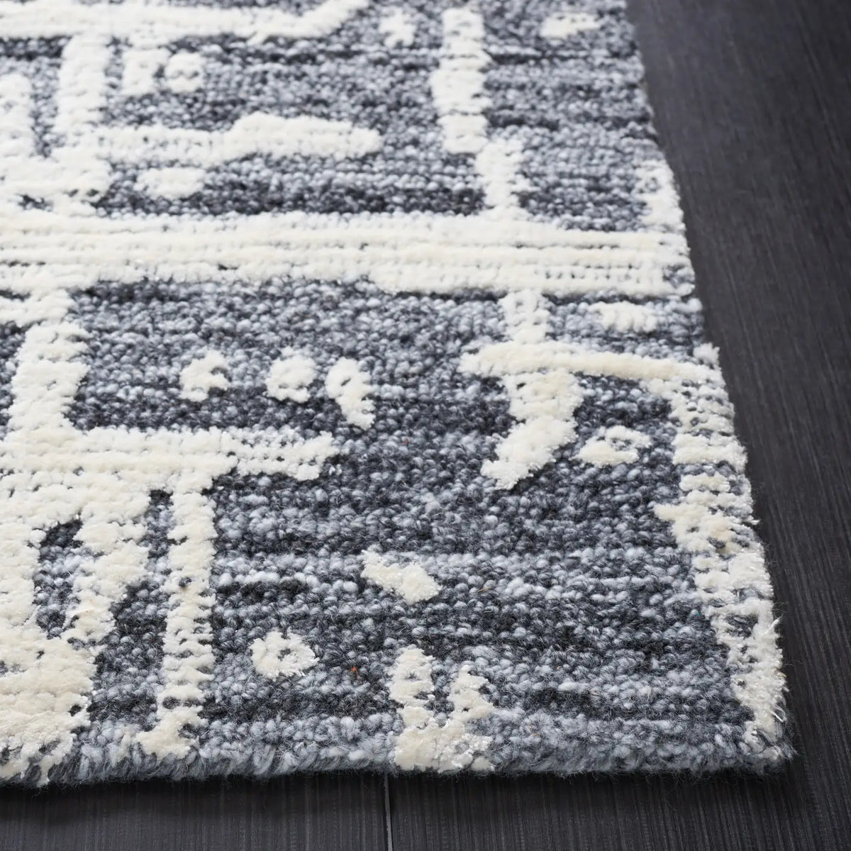 Safavieh Soho 5'-0" x 8'-0" Rug in Grey / Ivory