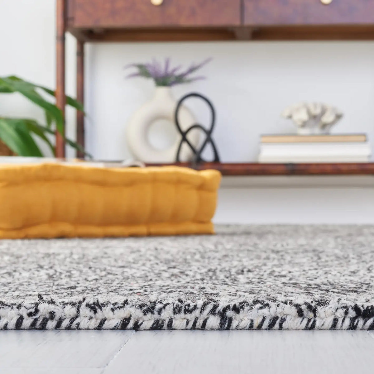 Safavieh Micro-Loop 5'-0" x 8'-0" Rug in Black / Ivory