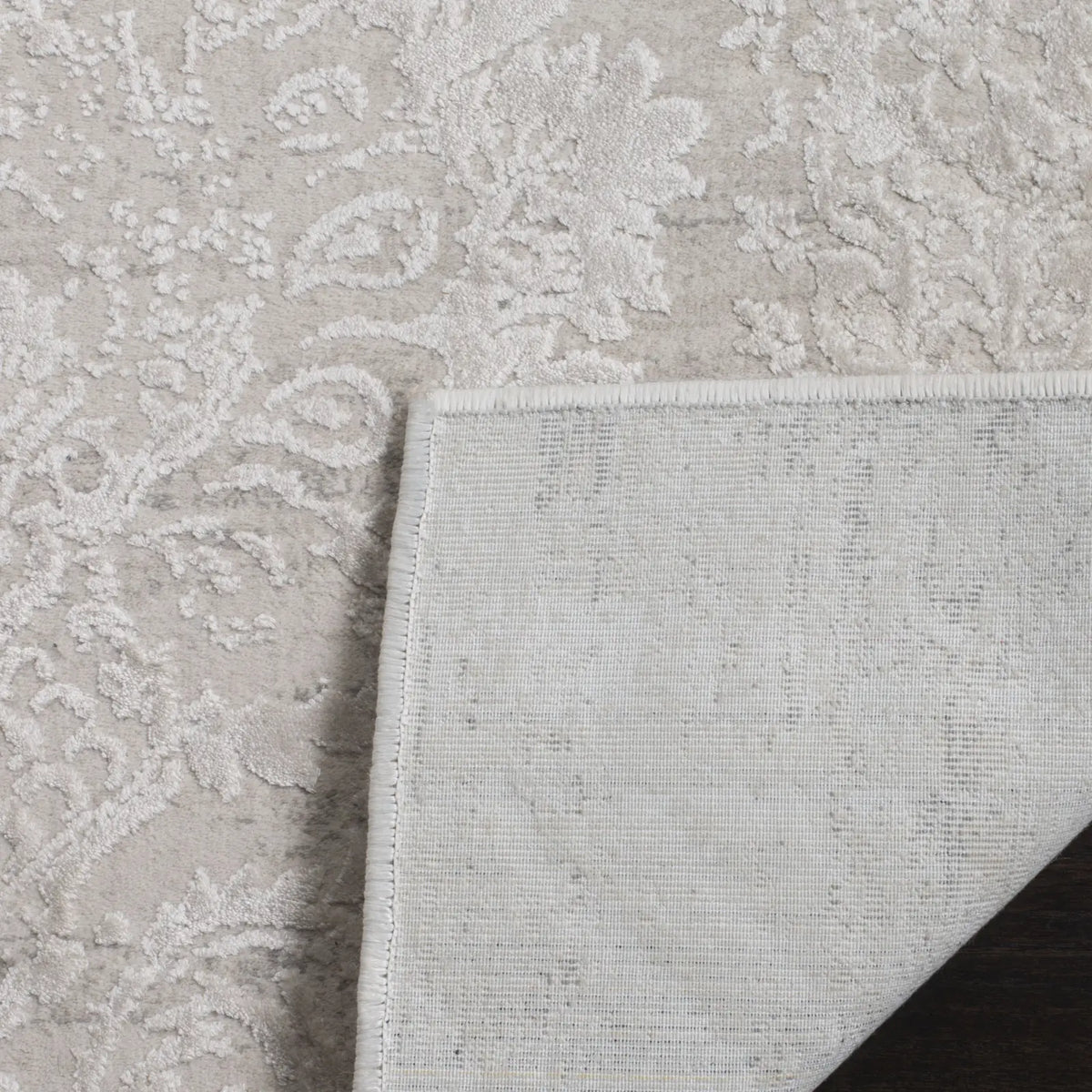 Safavieh Princeton 5'-3" x 7'-6" Rug in Silver / Beige