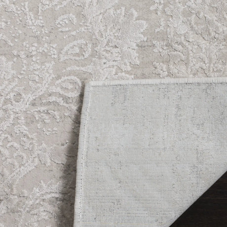 Safavieh Princeton 5'-3" x 7'-6" Rug in Silver / Beige
