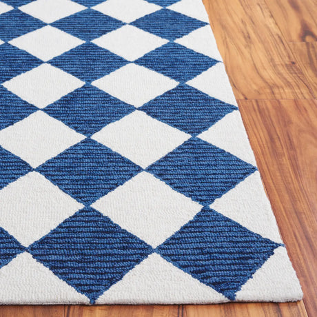 Safavieh Ebony 4'-0" x 6'-0" Rug in Navy / Ivory