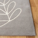 Safavieh Fifth Avenue 4'-0" x 6'-0" Rug in Grey / Ivory