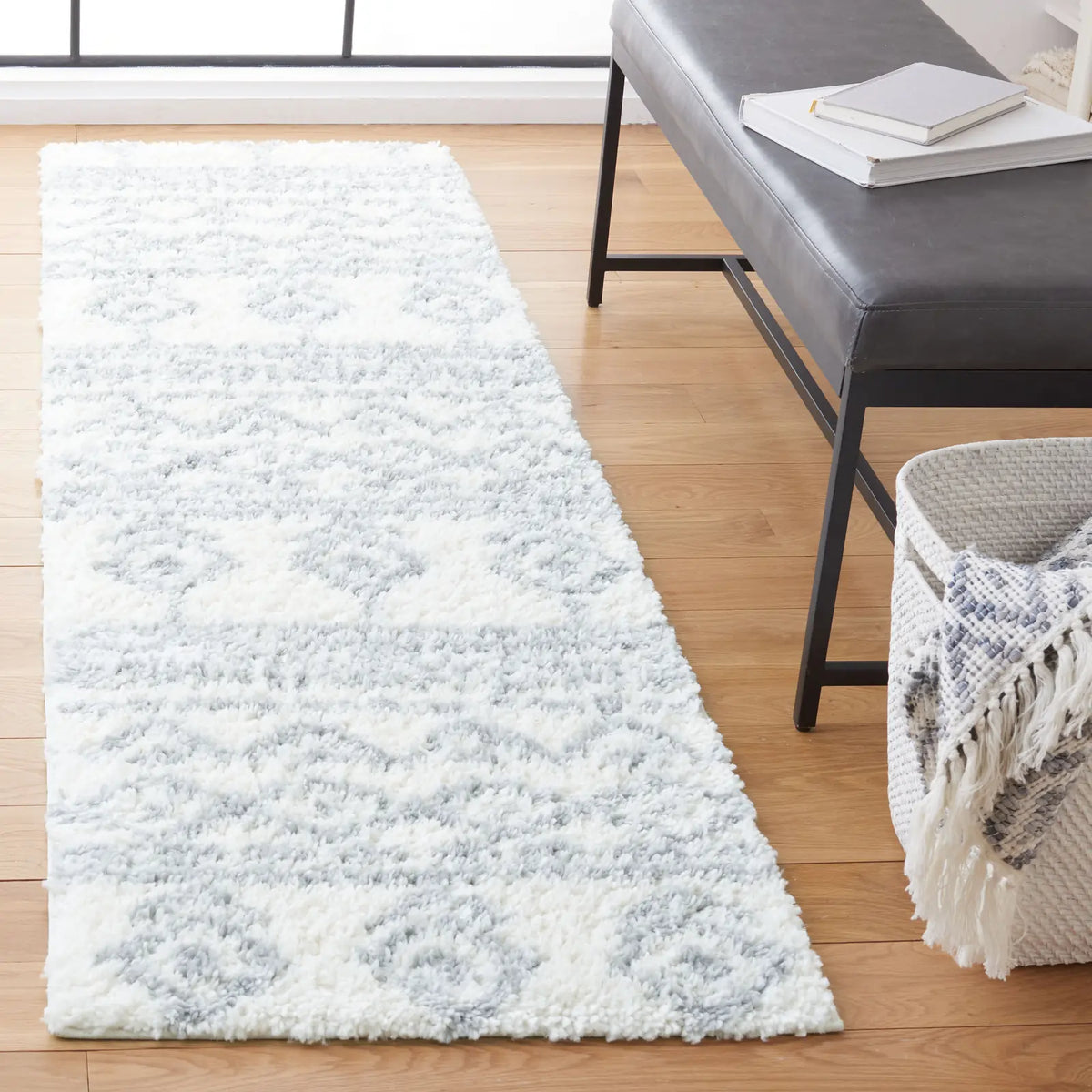Safavieh Parma Shag 2'-3" x 8'-0" Rug in Ivory / Grey