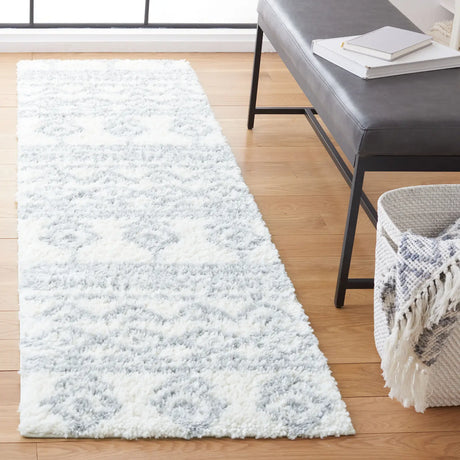 Safavieh Parma Shag 2'-3" x 8'-0" Rug in Ivory / Grey