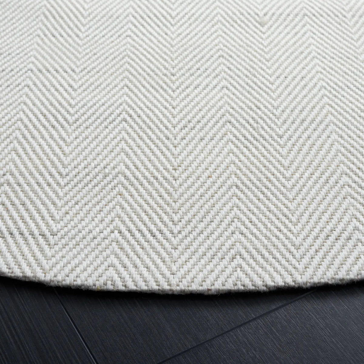 Safavieh Marbella 6'-0" x 6'-0" Rug in Silver / Ivory