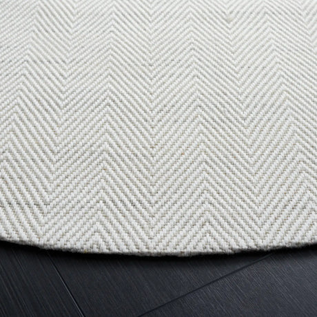 Safavieh Marbella 6'-0" x 6'-0" Rug in Silver / Ivory