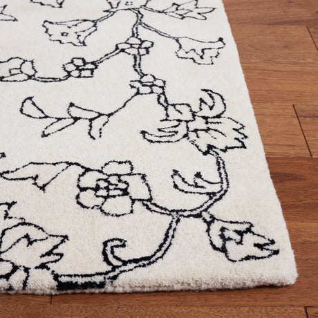 Safavieh Jardin 4'-0" x 6'-0" Rug in Ivory / Black