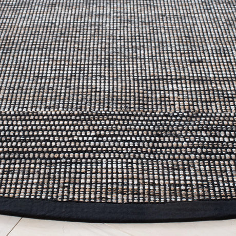 Safavieh Montauk 6'-0" x 6'-0" Rug in Beige / Ivory