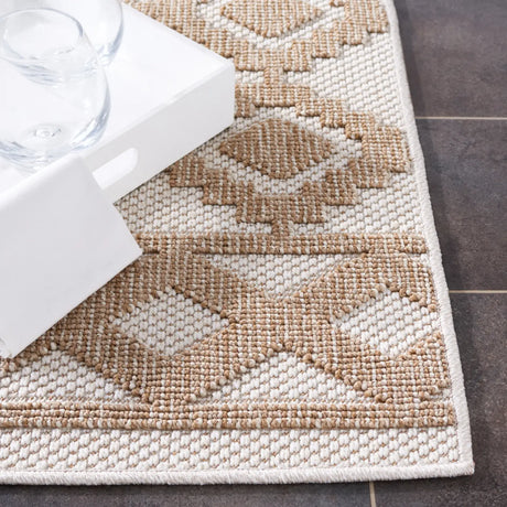 Safavieh Global 4'-0" x 6'-0" Rug in Beige / Brown