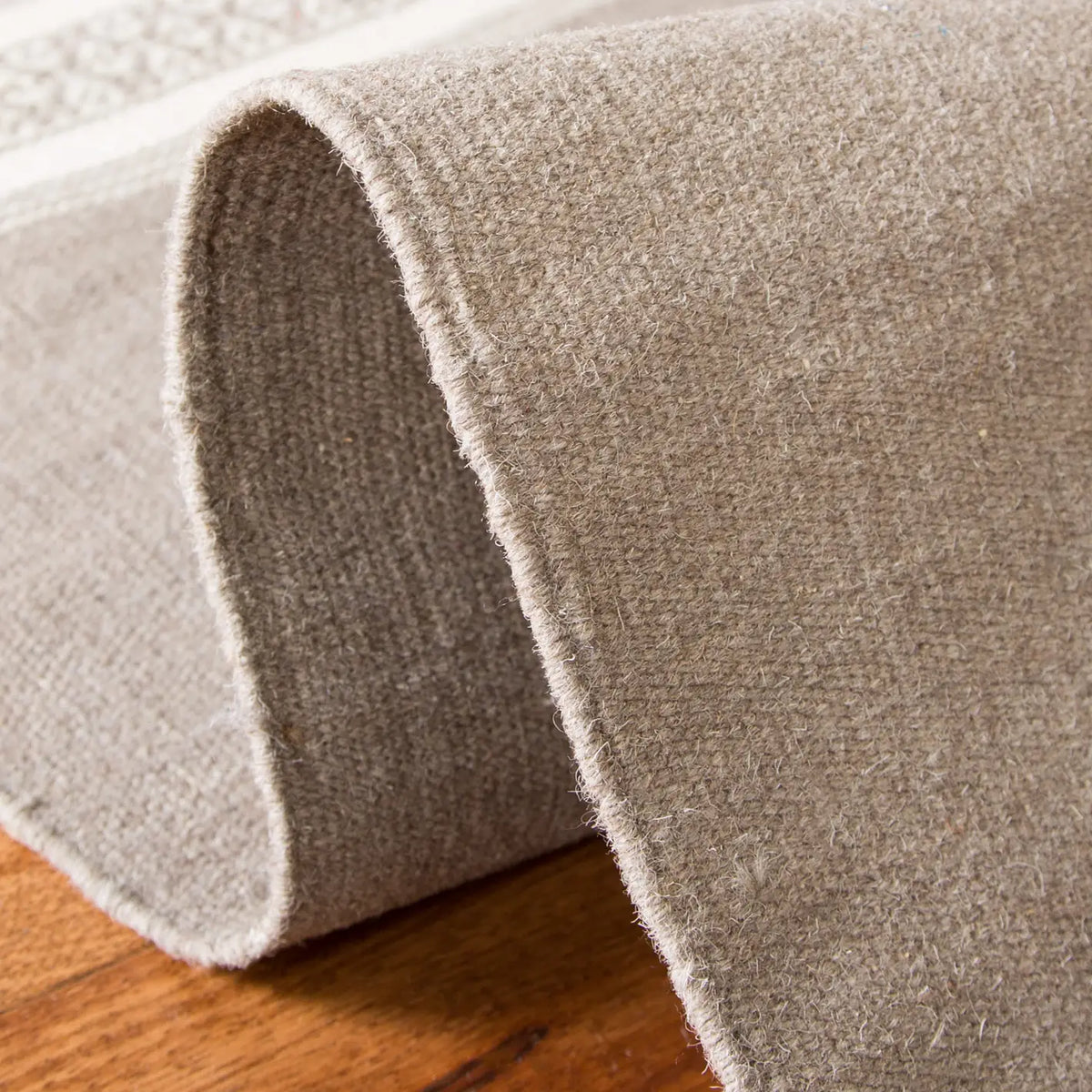 Safavieh Dhurries 5'-0" x 8'-0" Rug in Light Brown