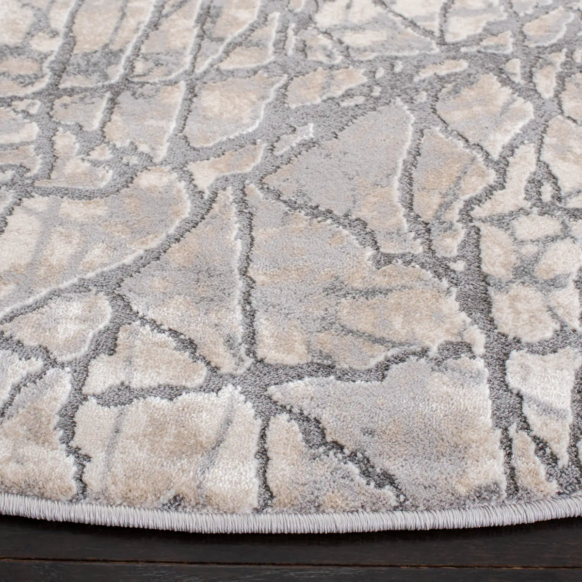 Safavieh Meadow 6'-7" x 6'-7" Rug in Beige / Grey