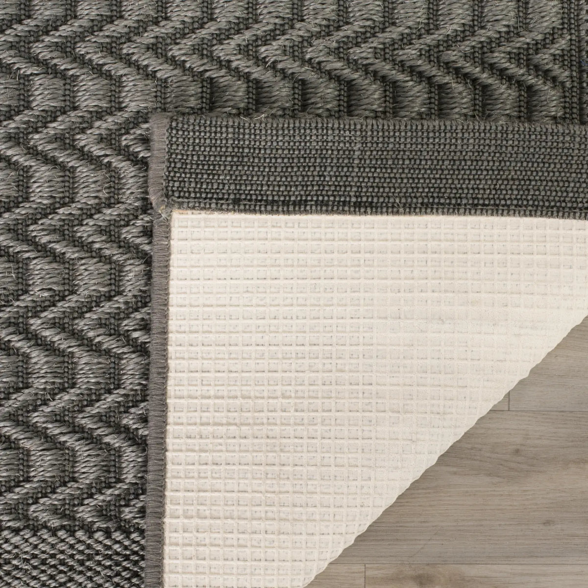 Safavieh Palm Beach 4'-0" x 6'-0" Rug in Ash
