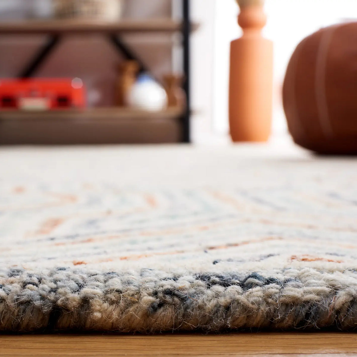 Safavieh Capri 4'-0" x 6'-0" Rug in Blue / Rust