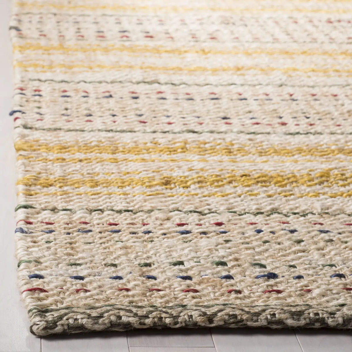 Safavieh Natural Fiber 4'-0" x 6'-0" Rug in Ivory / Gold
