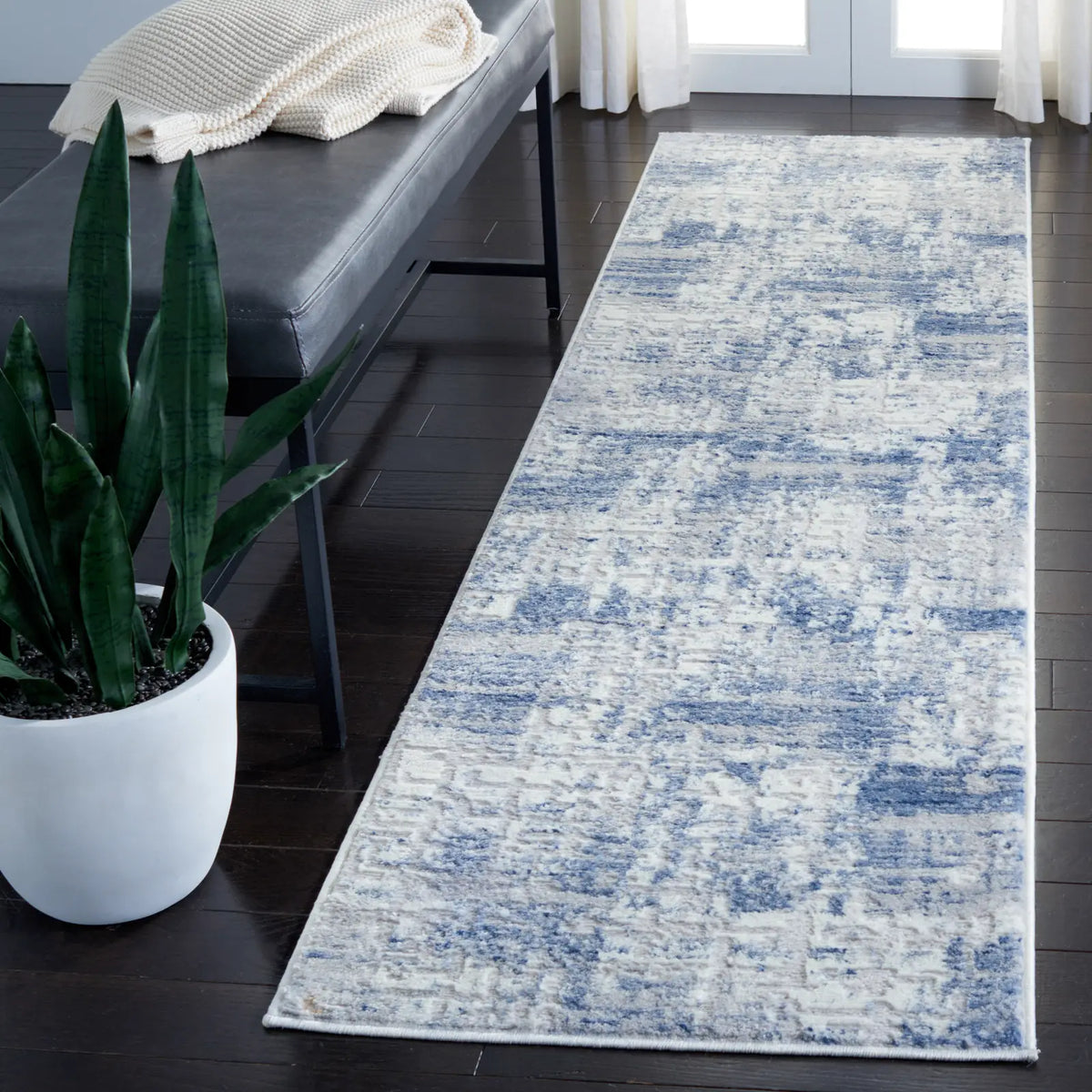 Safavieh Amelia 700 2'-2" x 6'-0" Rug in Navy / Light Grey
