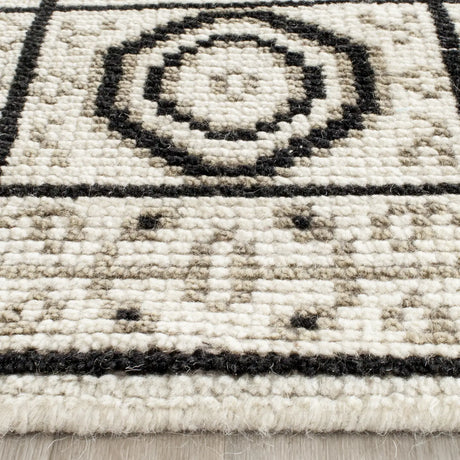 Safavieh Kenya 2'-3" x 8'-0" Rug in Ivory / Grey