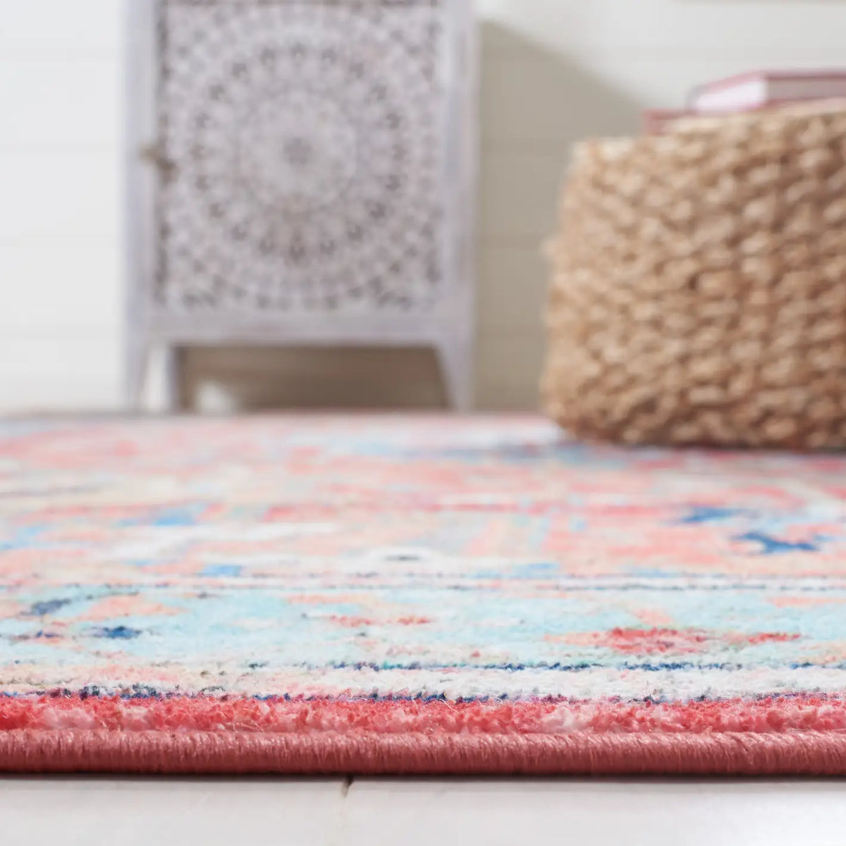 Safavieh Riviera 4'-5" x 6'-5" Rug in Light Blue / Red