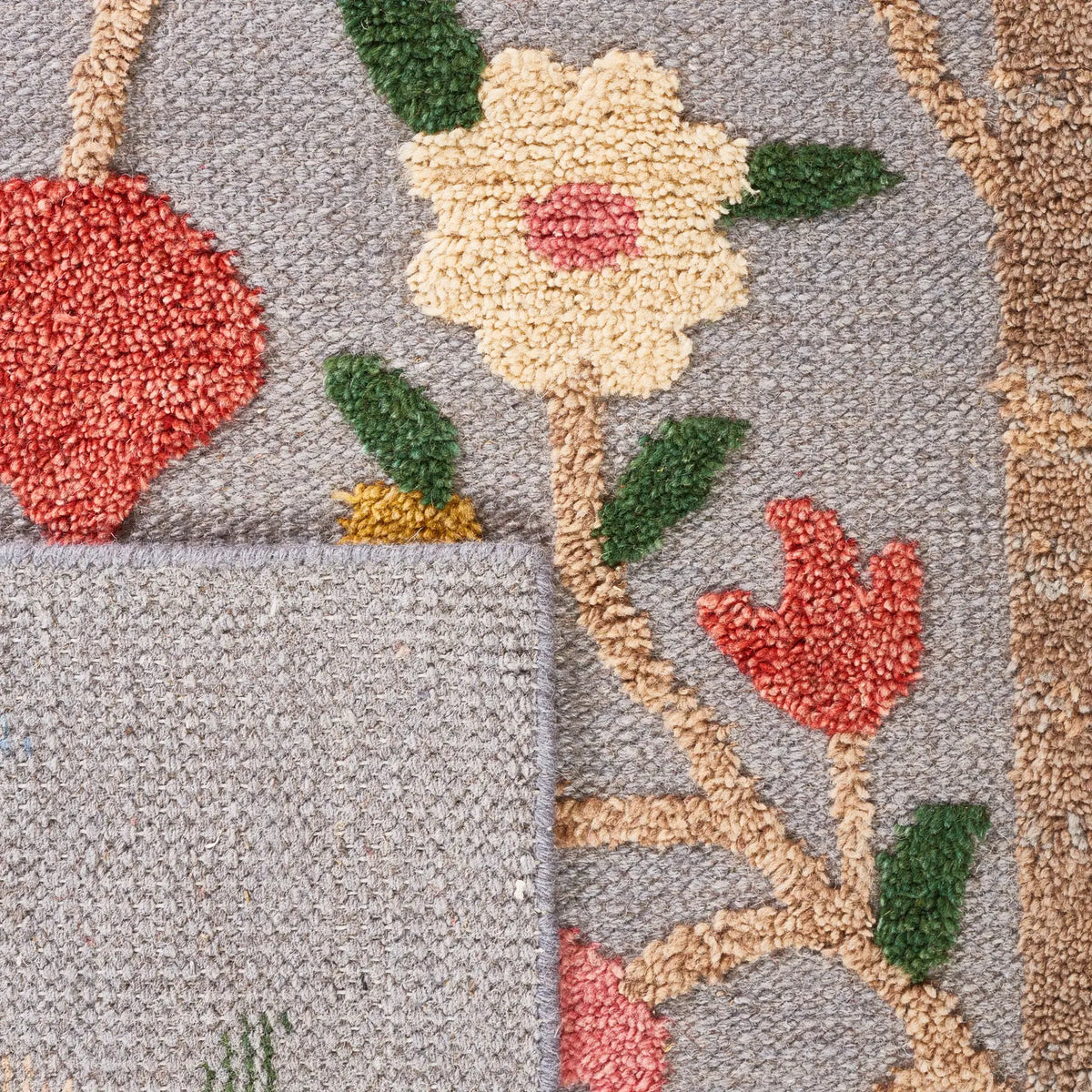 Safavieh Kenya 6'-0" x 9'-0" Rug in Grey / Pink