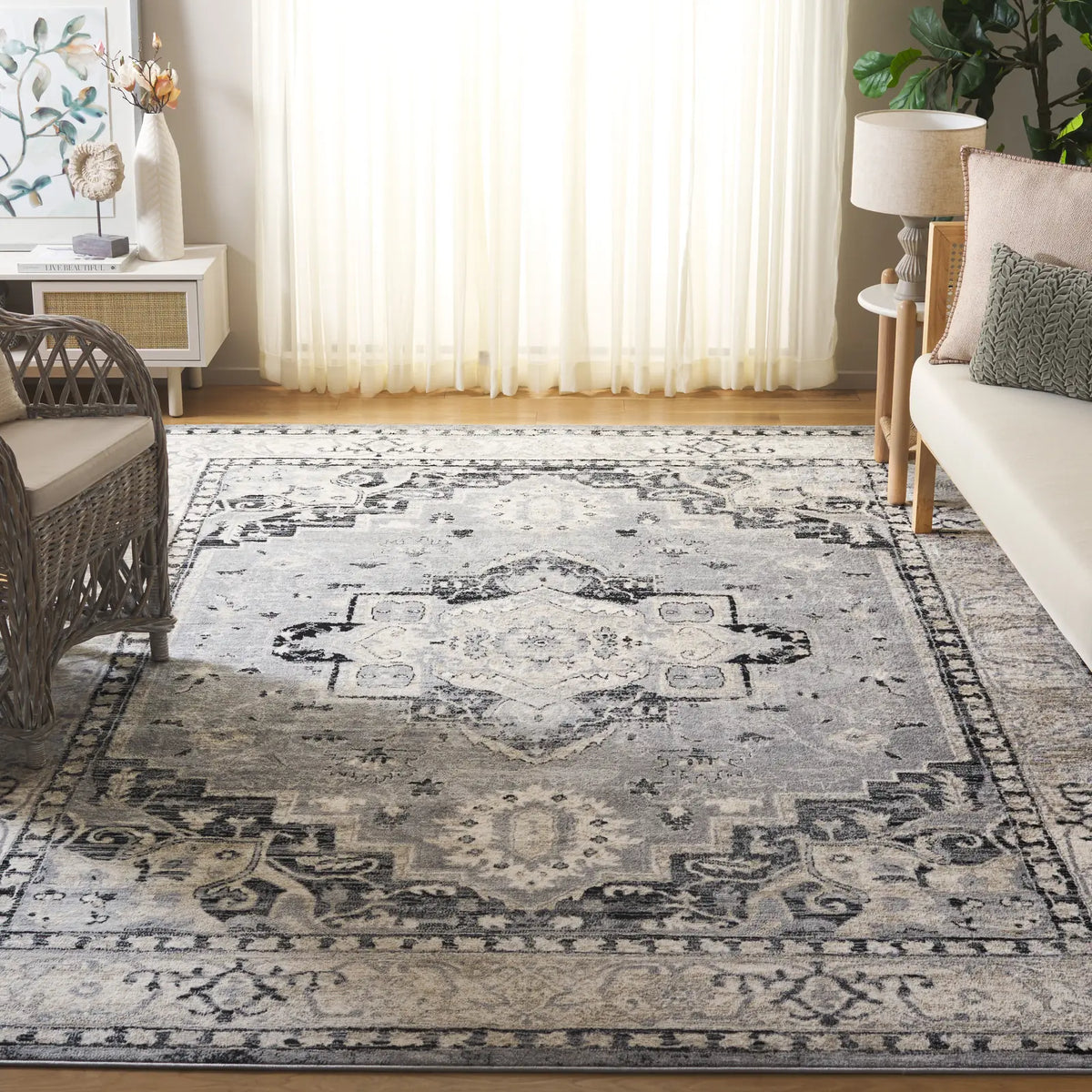 Safavieh Brentwood 10'-0" x 13'-0" Rug in Silver / Black