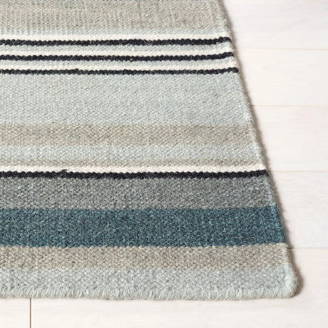 Safavieh Striped Kilim 4'-0" x 6'-0" Rug in Grey