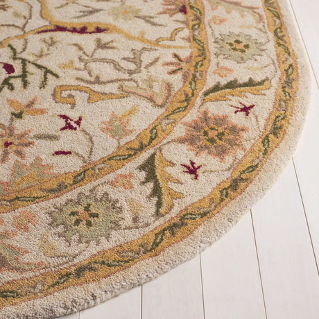Safavieh Antiquity 4'-6" x 6'-6" Rug in Ivory