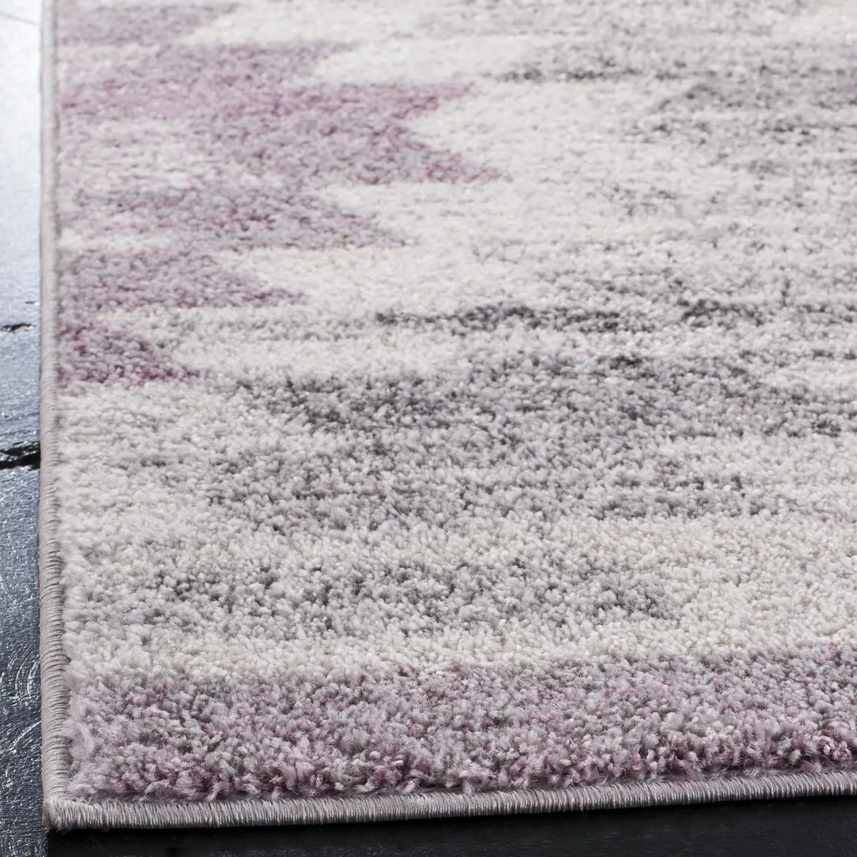 Safavieh Adirondack 4'-0" x 6'-0" Rug in Plum / Ivory