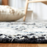 Safavieh Manhattan 4'-0" x 6'-0" Rug in Ivory / Black