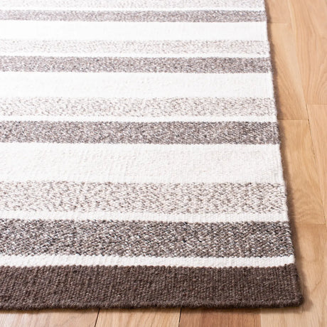 Safavieh Kilim 4'-0" x 6'-0" Rug in Ivory / Brown