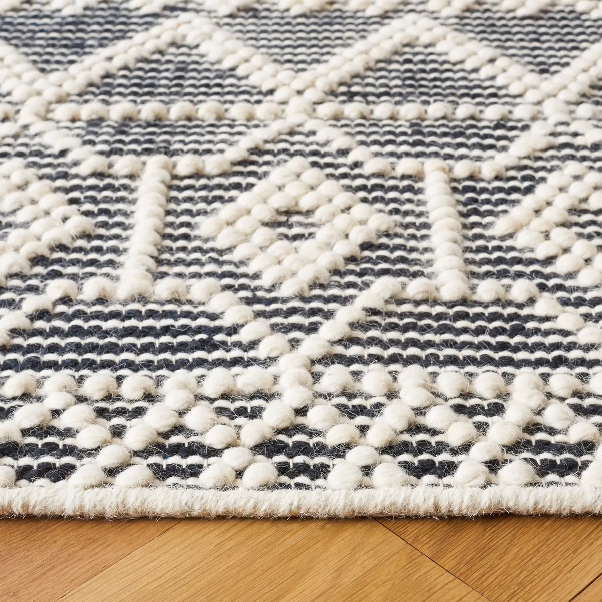 Safavieh Natura 6'-0" x 6'-0" Rug in Ivory / Black