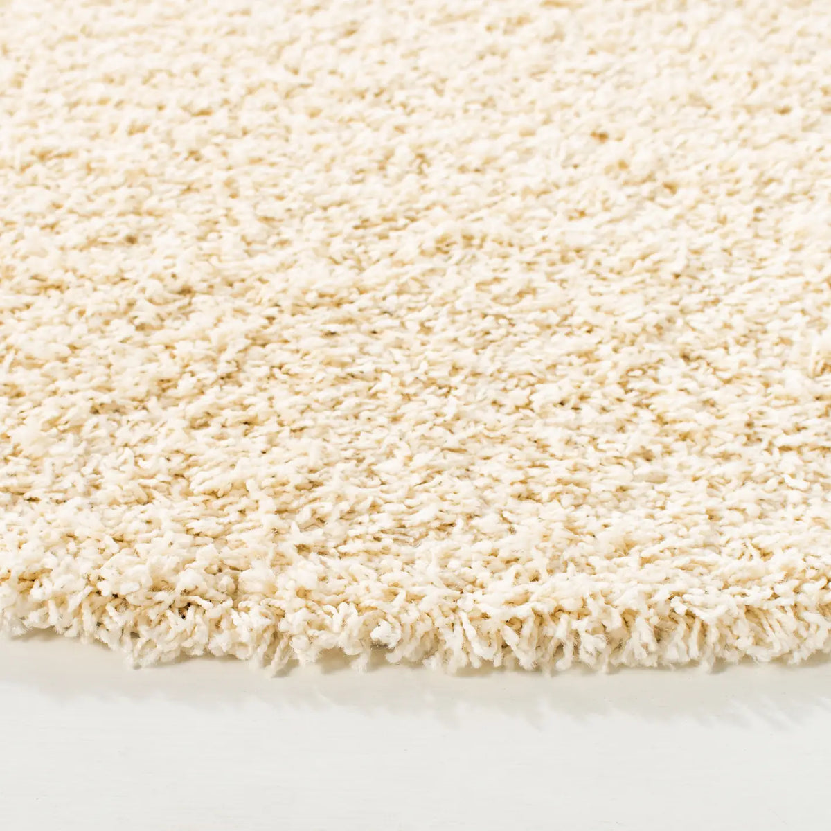 Safavieh Sga-Athens Shag 6'-7" x 6'-7" Rug in Ivory