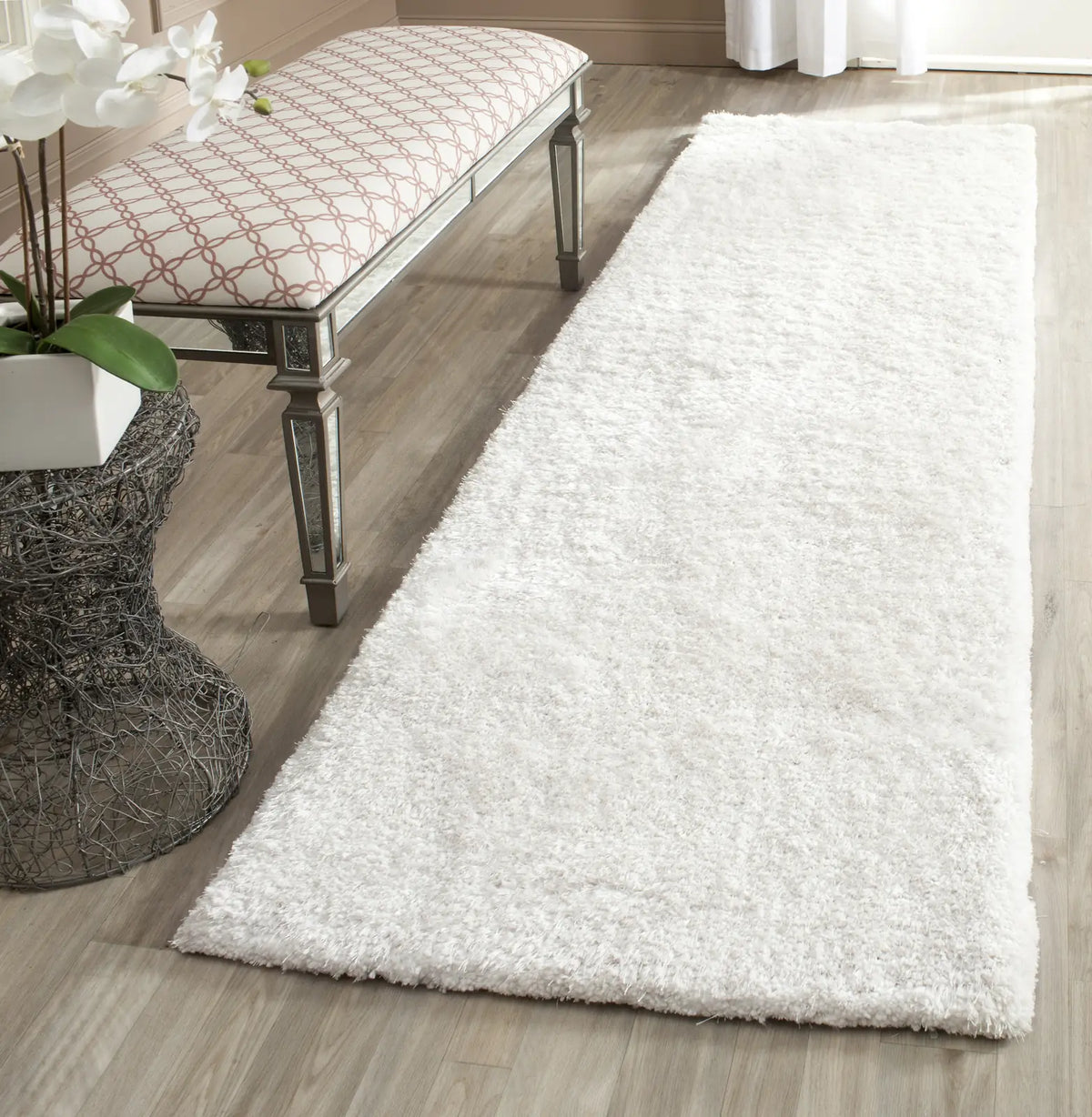 Safavieh Sg-Sbs-South Beach Shag 2'-3" x 10'-0" Rug in Snow White