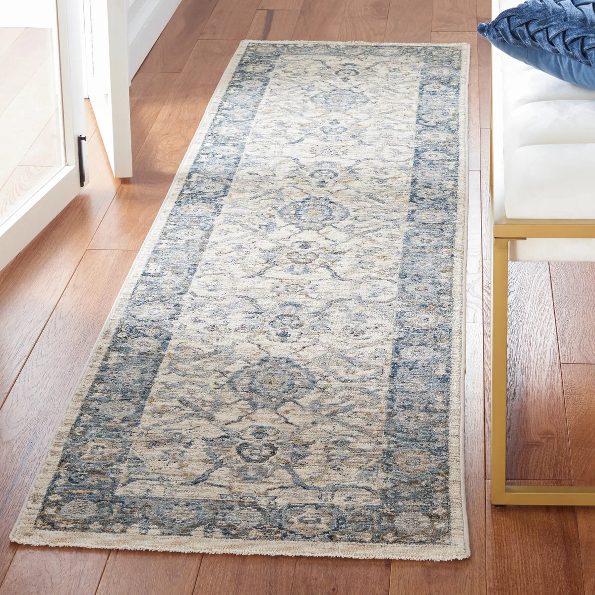 Safavieh Valencia 2'-0" x 8'-0" Rug in Ivory / Blue